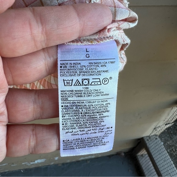 Old Navy Powder Pink Checkered Peasant Style Top - Size L - Picture 4 of 5